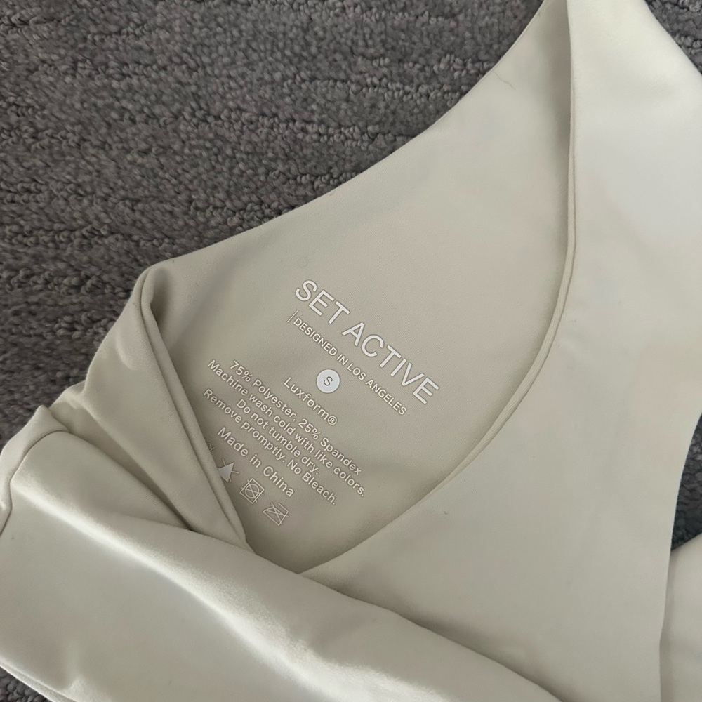 SET active set. Worn a few times, great condition & doesn’t pill!